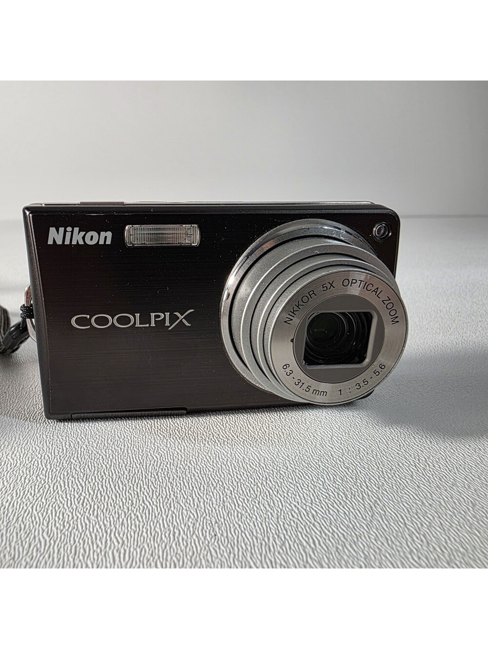 Nikon COOLPIX S550 Compact 10MP 5x Zoom 2.5in LCD Black Charger Battery SD Card